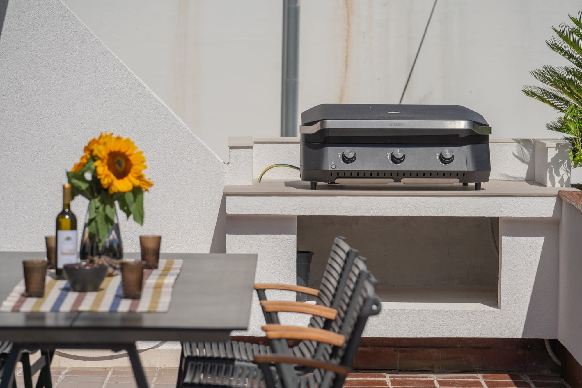 Sunny terrace dining at Borocco